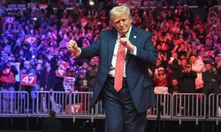 In der Nacht vor der Angelobung ließ Trump sich bei einer Party feiern. Er tanzte sogar zum ...