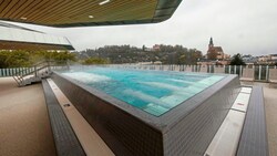 Nun betroffen: Das Außenbecken im Saunabereich.