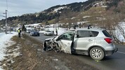 Zwei Autos krachten am Montag bei Brixen im Thale frontal zusammen.