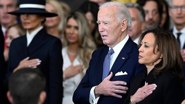 Joe Biden und Kamala Harris haben das Weiße Haus verlassen. Sie wollen aber weiter für ihre Partei kämpfen. (Bild: APA/AP)