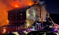 Bei einem Hotelbrand in der Nordwesttürkei sind mindestens 66 Menschen ums Leben gekommen.