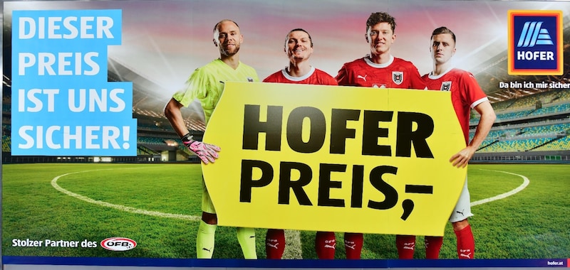 Hofer setzte während der EM auf Plakaten auf heimische Fußballer wie Alexander Schlager, Marcel Sabitzer, Michael Gregoritsch und Christoph Baumgartner.  (Bild: FOCUS)