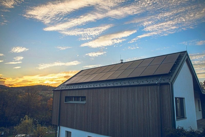 PV-Anlagen müssen möglicherweise bereits bis Ende April 2025 fertig installiert sein, um noch in puncto Umsatzsteuer zu profitieren. (Bild: Thomas Horwath)