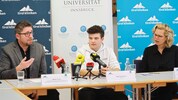 Ein bemerkenswerter junger Mann: Max Gschleiner mit den Medizinern Martin Fuchs und Kathrin ...