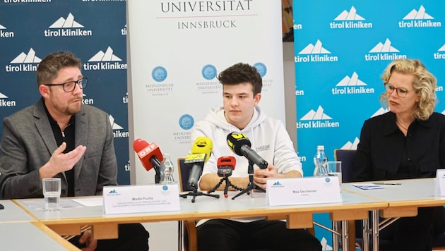 Ein bemerkenswerter junger Mann: Max Gschleiner mit den Medizinern Martin Fuchs und Kathrin Sevecke, die ihn fachlich begleiten.  (Bild: Johanna Birbaumer)