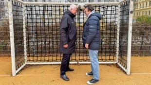 Fußballlegende Toni Polster ist mit Hanno Settele im ballesterischen Infight. (Bild: ORF)