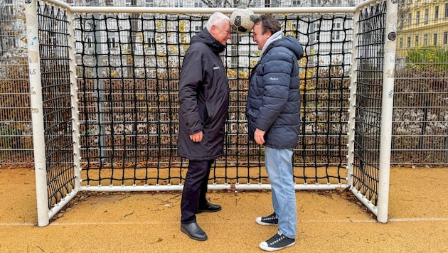 Fußballlegende Toni Polster ist mit Hanno Settele im ballesterischen Infight. (Bild: ORF)