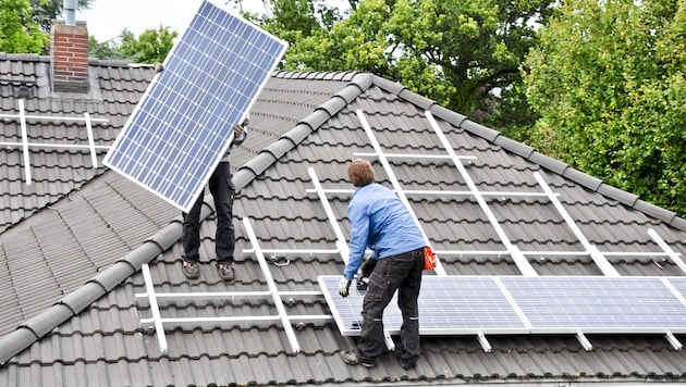 Rund 270 neue PV-Anlagen gingen im Vorjahr pro Woche in Oberösterreich ans Stromnetz.  (Bild: stock.adobe.com/Marco2811 - stock.adobe.com)