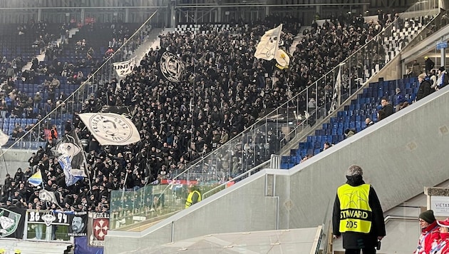 Sturm's fan block in the Gewiss Stadium in Bergamo (Bild: Volker Silli)