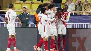 Große Freude bei Hütter-Klub AS Monaco nach dem Sieg gegen Aston Villa.  (Bild: AP ( via APA) Austria Presse Agentur/ASSOCIATED PRESS)