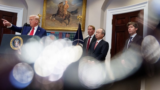 Trump, Ellison, Son and Altman at the announcement of Project "Stargate". (Bild: APA/Getty Images via AFP/GETTY IMAGES/Andrew Harnik)