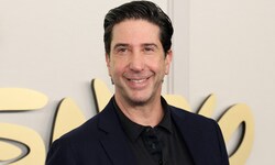 „Friends“-Star David Schwimmer ist offenbar frisch verliebt.