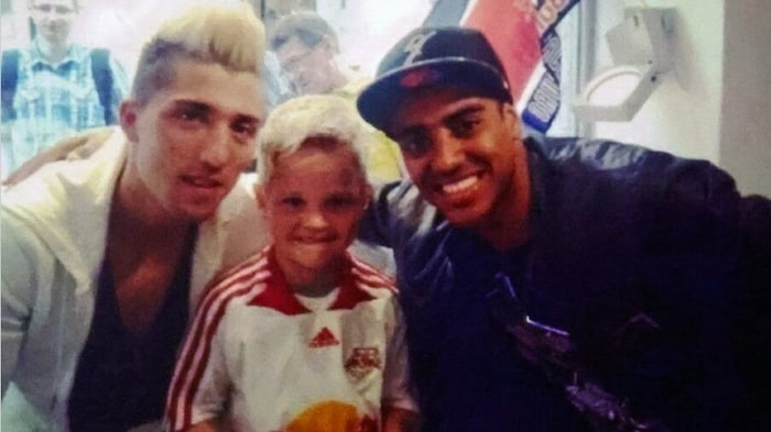 Raphi (center) with Kevin Kampl (left) and Alan.
