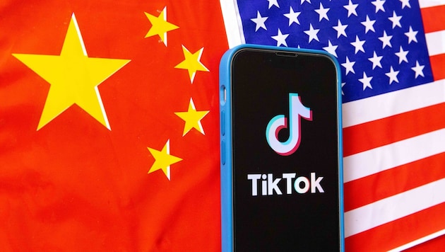 Spying tool or harmless online fun: TikTok is threatened with extinction in the USA. (Bild: picturedesk.com/Stanislav Kogiku / picturedesk.com)