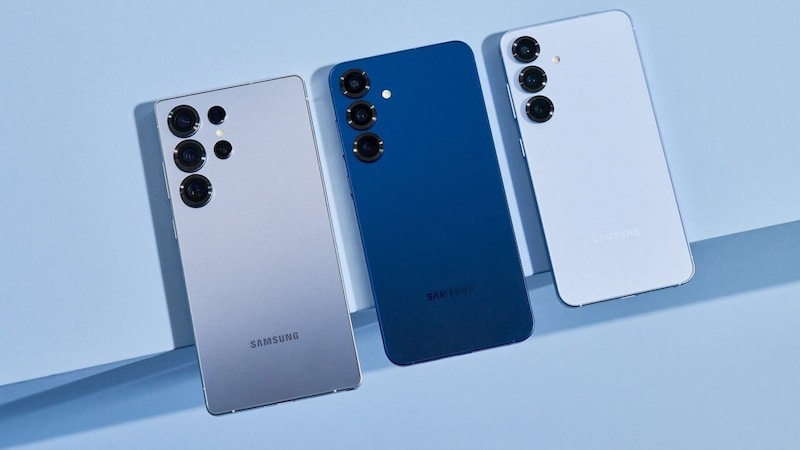 Das „S25 Ultra“-Modell ist am teuersten, besitzt einen Eingabstift im Gehäuse – und ist etwas eckiger als die Basisversion. (Bild: Samsung)