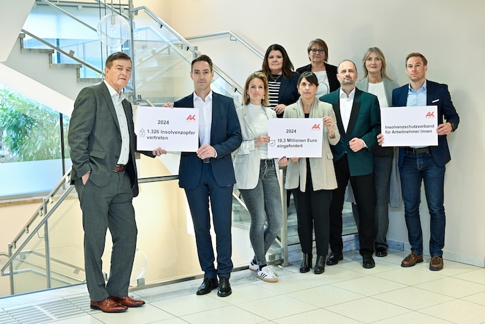 AK-Präsident Goach, AK-Direktorin Kißlinger & Referats-Leiter Diamant (2. v. li.) mit seinem ...