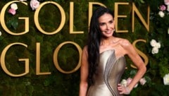 Demi Moore legte bei den Golden Globes einen strahlenden Auftritt hin. Hinter den Kulissen knisterte es zwischen ihr und Andrew Garfield. (Bild: picturedesk.com/DANIEL COLE / REUTERS )