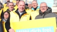 Eisenstadts Bürgermeister Thomas Steiner (rechts) beim Wahlkampf-Abschluss der ÖVP am vergangenen Freitag. (Bild: Judt Reinhard)