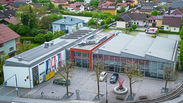 The roof area of the community center is to be equipped with photovoltaics. The same applies to the "Kinderwelt". (Bild: Scharinger Daniel/Pressefoto Scharinger © Daniel Scharinger)