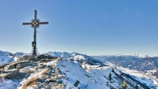 Alpine Erfahrung ist erforderlich, um die gesamte Tour bis zum Gipfel zu meistern – dieser Panoramablick lohnt jeden Schritt! (Bild: Diverse Fotografen honorarfrei/Weges)