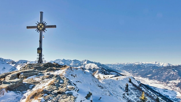 Alpine experience is required to master the entire tour to the summit - this panoramic view is worth every step! (Bild: Weges)