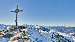 Alpine Erfahrung ist erforderlich, um die gesamte Tour bis zum Gipfel zu meistern – dieser Panoramablick lohnt jeden Schritt! (Bild: Weges)