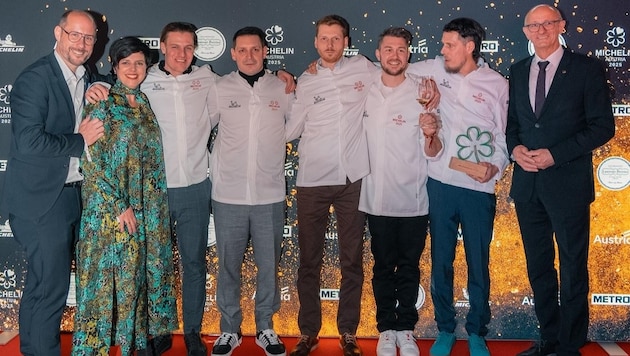 LH Anton Mattle (right), LR Mario Gerber(left) &amp; TW boss Karin Seiler with the star chefs Benjamin Parth, Joachim Jaud, Johannes Nuding, Maximilian Stock and Peter Fankhauser (from left) (Bild: Österreich Werbung/Julian Schmidt)