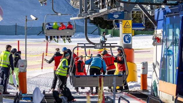 Die Betroffenen wurden sicher ins Tal gebracht. (Bild: TEAM FOTOKERSCHI / FRANZ PLECHINGER)