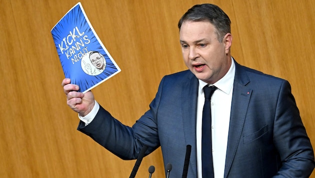 SPÖ federal party leader Andreas Babler is apparently trying to drive a wedge between the blue-black coalition negotiators. (Bild: APA/ROLAND SCHLAGER)