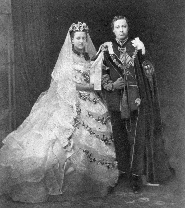 Die dänische Prinzessin „Alix“ und ihr Mann, der künftige britische König nach ihrer Hochzeit.