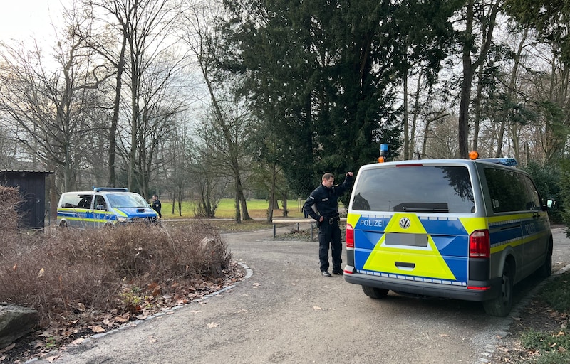 Shock in Aschaffenburg after the fatal knife attack: people have placed candles at the scene of the crime and in front of Aschaffenburg town hall. (Bild: Copyright NEWS5 GmbH)