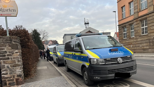 Several people - including children - were attacked in Schöntal Park in Aschaffenburg on Wednesday. Two people were killed. (Bild: Copyright NEWS5 GmbH, Krone KREATIV)