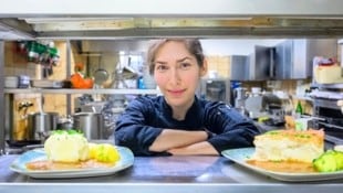 Nina Till bereitet die pflanzliche Speise im Stiftskeller St. Florian zu. (Bild: Werner Kerschbaummayr/TEAM FOTOKERSCHI / WERNER KERSCHBAUMMAYR)