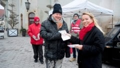 Die 2. Vizebürgermeisterin Bernadette Haider-Wittmann (SPÖ) auf dem Hauptplatz in Korneuburg. Diskutiert wurde auch über das Werftareal und das Krankenhaus. (Bild: Molnar Attila/Attila Molnar)