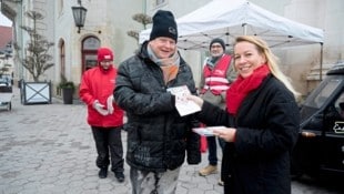 Die 2. Vizebürgermeisterin Bernadette Haider-Wittmann (SPÖ) auf dem Hauptplatz in Korneuburg. Diskutiert wurde auch über das Werftareal und das Krankenhaus. (Bild: Molnar Attila/Attila Molnar)