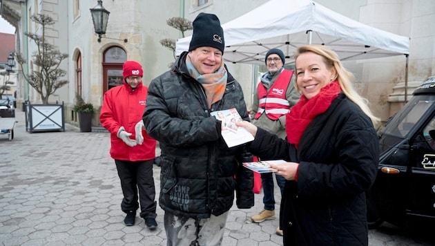 2nd Deputy Mayor Bernadette Haider-Wittmann (SPÖ) on the main square in Korneuburg. The shipyard area and the hospital were also discussed. (Bild: Molnar Attila/Attila Molnar)