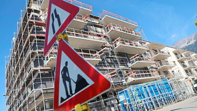 Tyrol's non-profit housing developers have 80 construction sites in 60 municipalities. They are an important partner for the economy. (Bild: Birbaumer Christof)