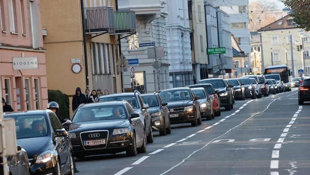 Parken in der Innenstadt könnte künftig teurer werden, am Messeparkplatz dafür günstiger. (Bild: Tschepp Markus)