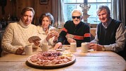 Brettljause in uriger Atmosphäre in Aurach: Helmut Werner, Sissy Stumpf, Heino und Klaus ...