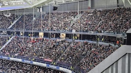 Salzburgs voller Fanblock im Bernabeu (Bild: „Krone“)