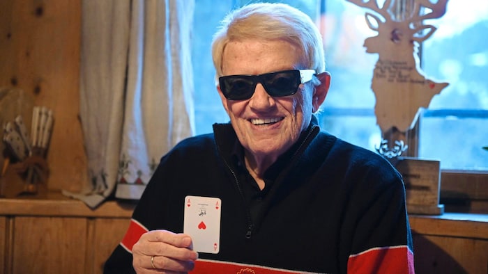 Heino beim Kartenspielen