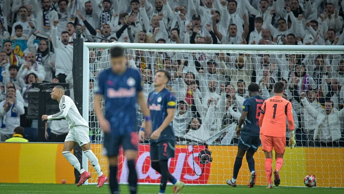 Mbappe (li.) traf zum 3:0.