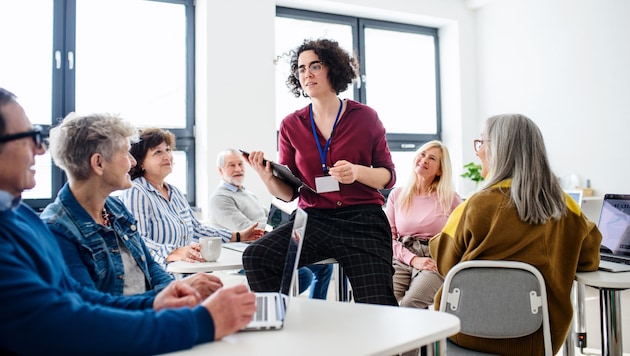 Weiterbildung liegt vielen Arbeitgebern und -nehmern am Herzen. Aber wird es Bildungskarenz künftig noch geben? (Bild: stock.adobe.com/Halfpoint)