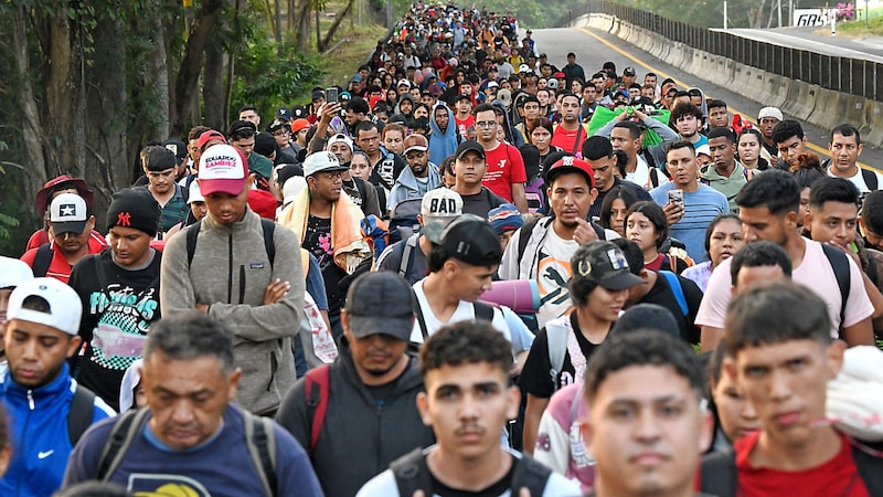 All these people are hoping for a life in the USA despite the extremely poor prospects. (Bild: APA/AFP/Isaac Guzman)