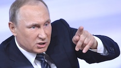 Wladimir Putin ist mit der Entwicklung der russischen Wirtschaft unzufrieden. (Bild: AFP/Natalia KOLESNIKOVA)