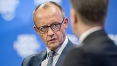 German chancellor candidate Friedrich Merz (CDU/CSU) has called for drastic measures following the fatal knife attack in Aschaffenburg. (Bild: AFP)