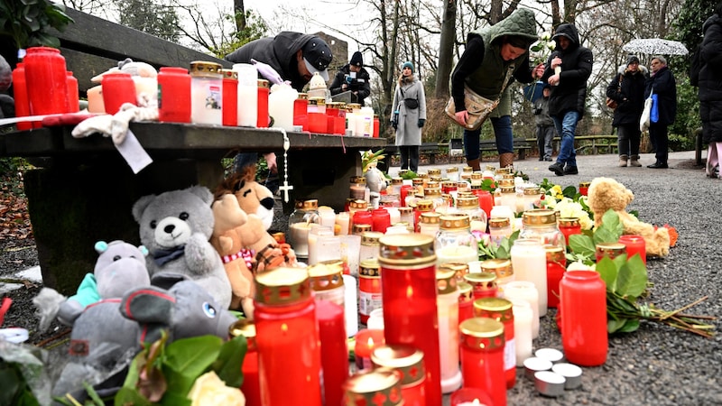 Mourning after the knife murder in Aschaffenburg (Bild: AFP)