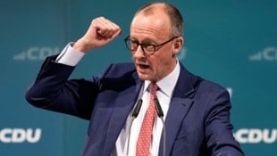 CDU-.Chef Friedrich Merz bezeichnet Blau-Schwarz als „Desaster“. (Bild: AP/The Associated Press)