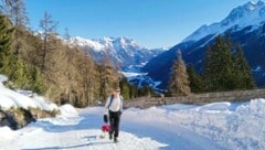 Über dem Stanzertal zieht die Rodelbahn lange Zeit sonnig und gerade in mäßiger Steigung nach oben. (Bild: Diverse Fotografen honorarfrei/Peter Freiberger)