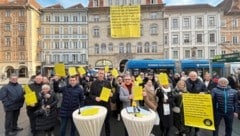 Viele Grazer Innenstadtunternehmer sind am Donnerstag dem Ruf der WKO rund um Josef Herk und Bernhard Bauer gefolgt. (Bild: Jauschowetz Christian)